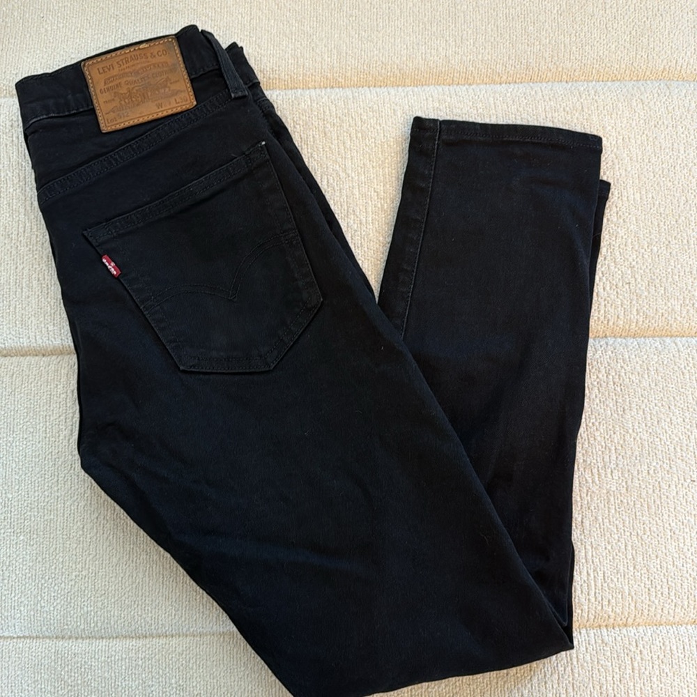 29x30 Men’s Black Levi Jeans 512